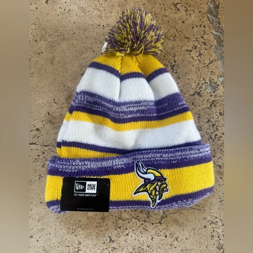 NWT-Youth-Minnesota Vikings New Era NFL Logo Pom Beanie Hat